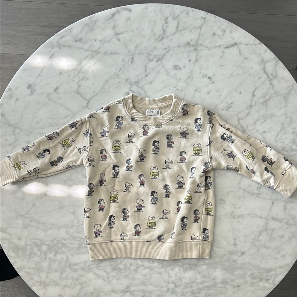 Snoopy Uniqlo Kids Cream snoopy Sweatshirt size 18-24 months